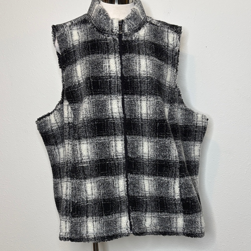 CJ Banks size 3X Black and White Plaid Vest